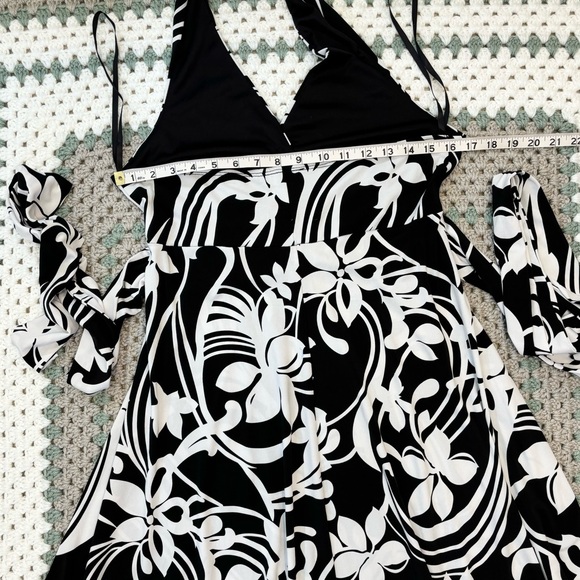 Roulette Halter Dress, Women Sz L, Black and White Floral Design, Stretch - Picture 8 of 15